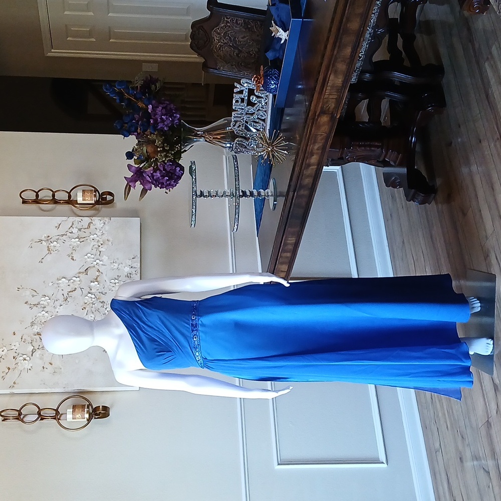 David's Bridal Elegant Blue One-Shoulder Formal Floor-length Gown. Size 4 - Picture 4 of 17